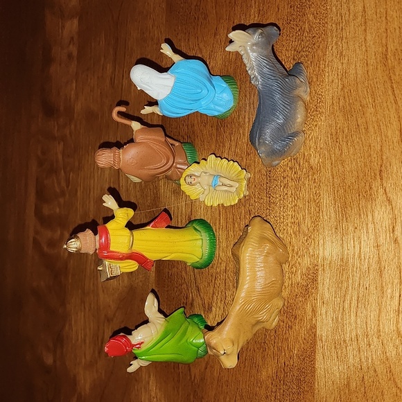 Vintage Nativity, Set of 7 - Picture 3 of 3